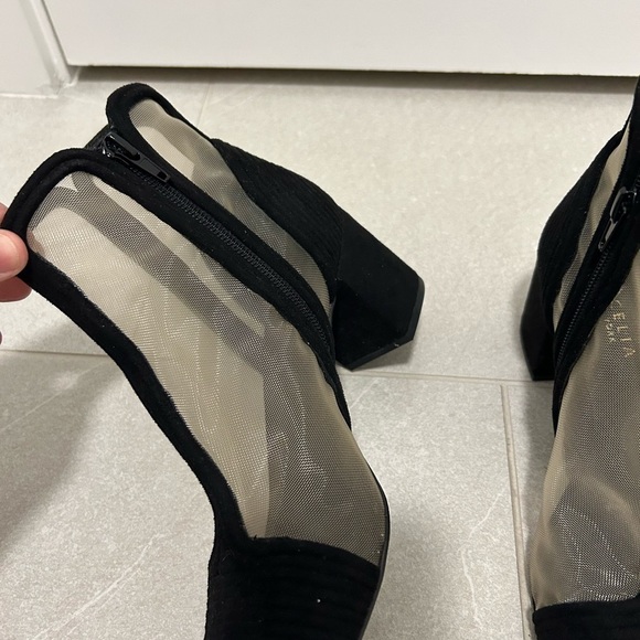 Elegant Black Ankle Booties - Picture 6 of 11